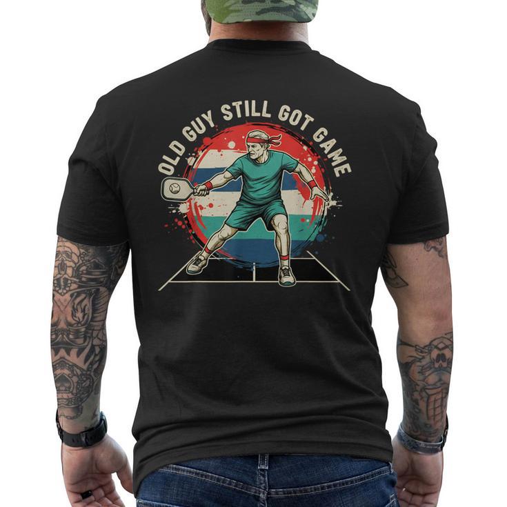 Old Guytill Got Game Pickle Ball メンズ メンズTシャツ バックプリント
