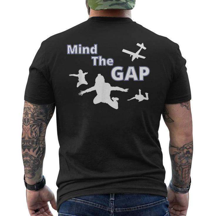 Sky Diving Mind The Gap 面白いスカイダイバー メンズTシャツ バックプリント