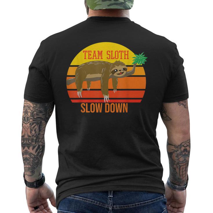 Teamlothlow Down ユニークな怠け者がゆっくり動く動物ギフト メンズTシャツ バックプリント
