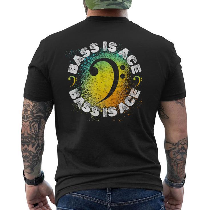 「ベースはエース」「Bass Is Ace」 ベーシストまたはベースギタリストのためのクールなヘ音記号 メンズTシャツ バックプリント