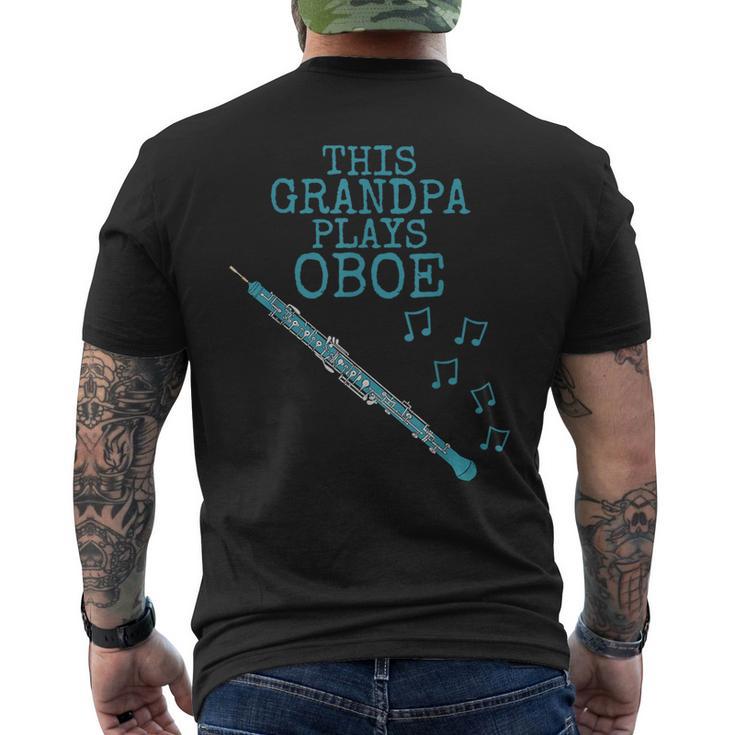 このおじいちゃんはオーボエを演奏する、オーボエ木管楽器奏者です メンズTシャツ バックプリント