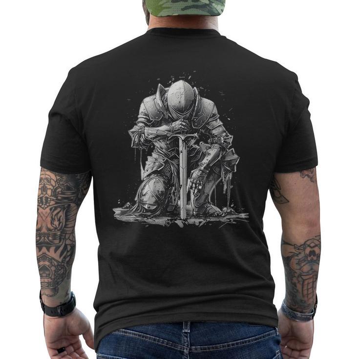 ひざまずくパラディンデザイン メンズTシャツ バックプリント
