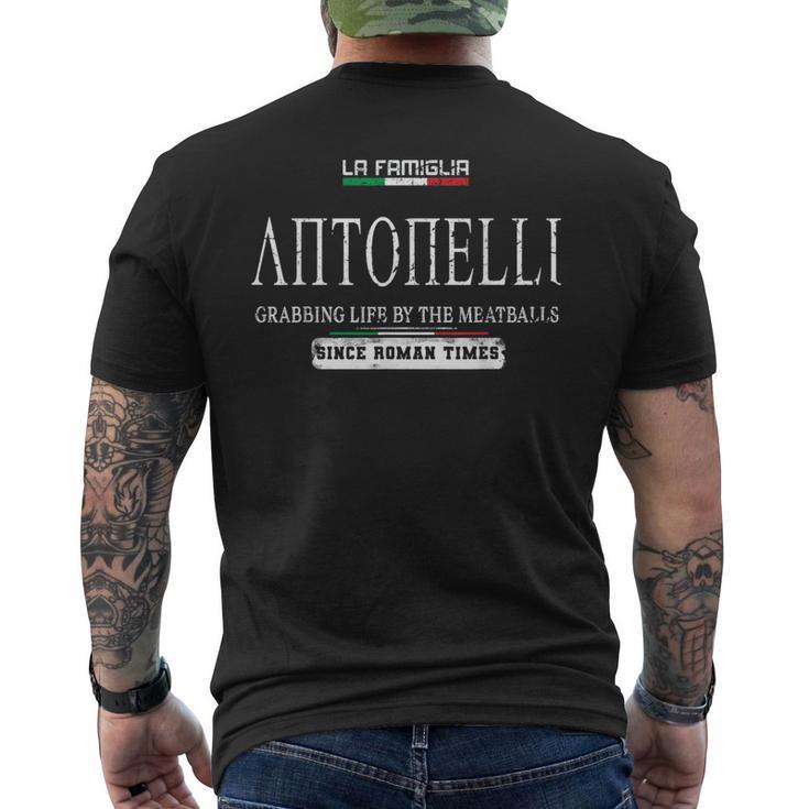 イタリアラ・ファミリア・アントネッリがミートボールで人生をつかむ メンズTシャツ バックプリント