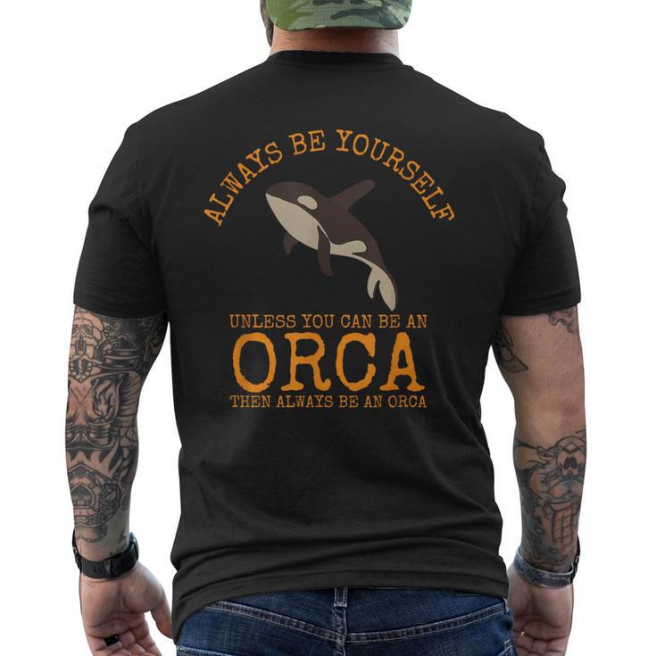 シャチになれない限り、いつも自分らしくありなさい メンズTシャツ バックプリント