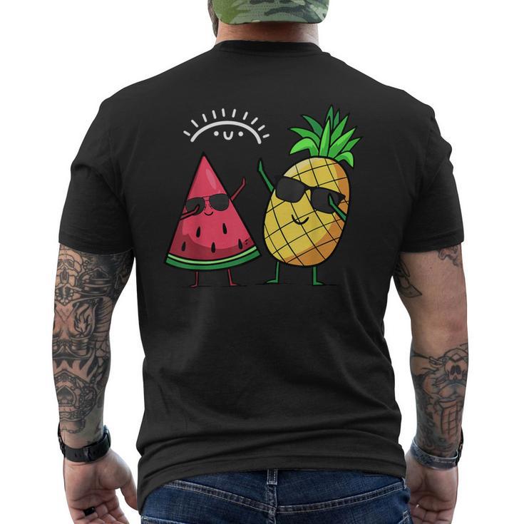 スイカとパイナップルをダビング カワイイ サマーフルーツ メンズTシャツ バックプリント