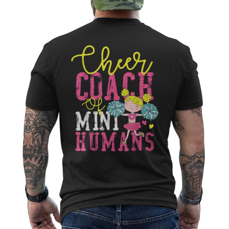 チアチアリーディングコーチ チアコーチ ミニヒューマンのチアコーチ メンズTシャツ バックプリント