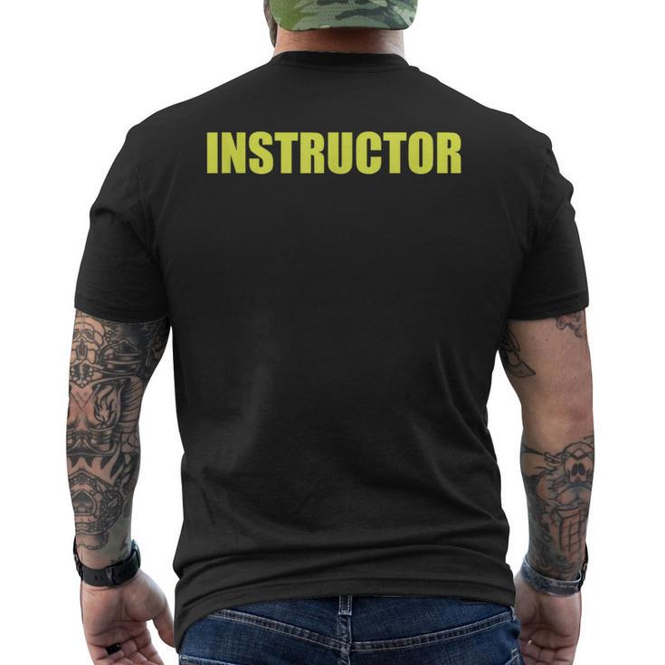 トレーニング・イベント・安全のためのイエローインストラクター メンズTシャツ バックプリント