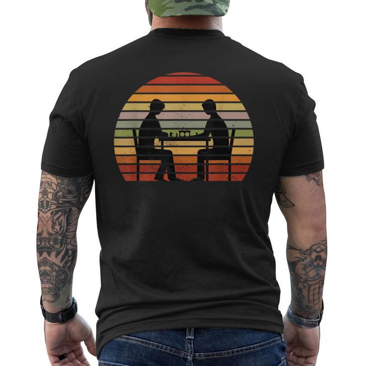 レトロ チェスプレイヤー ビンテージ チェスボード チェス グランドマスター メンズTシャツ バックプリント