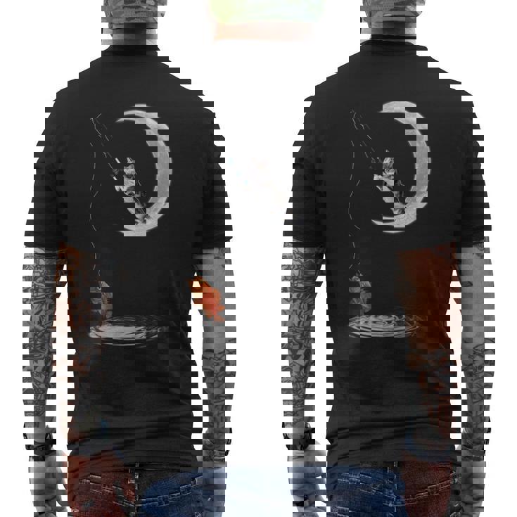 三日月で釣りをする猫 面白い猫愛好家 フィッシャー メンズTシャツ バックプリント