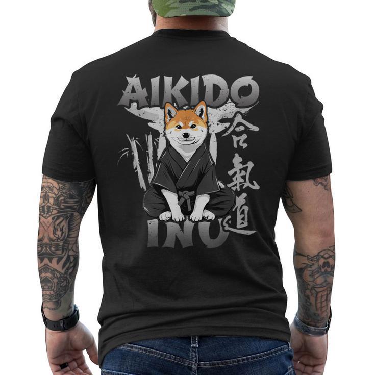 合気道 秋田犬 おもしろ合気道 秋田犬 日本mma メンズTシャツ バックプリント