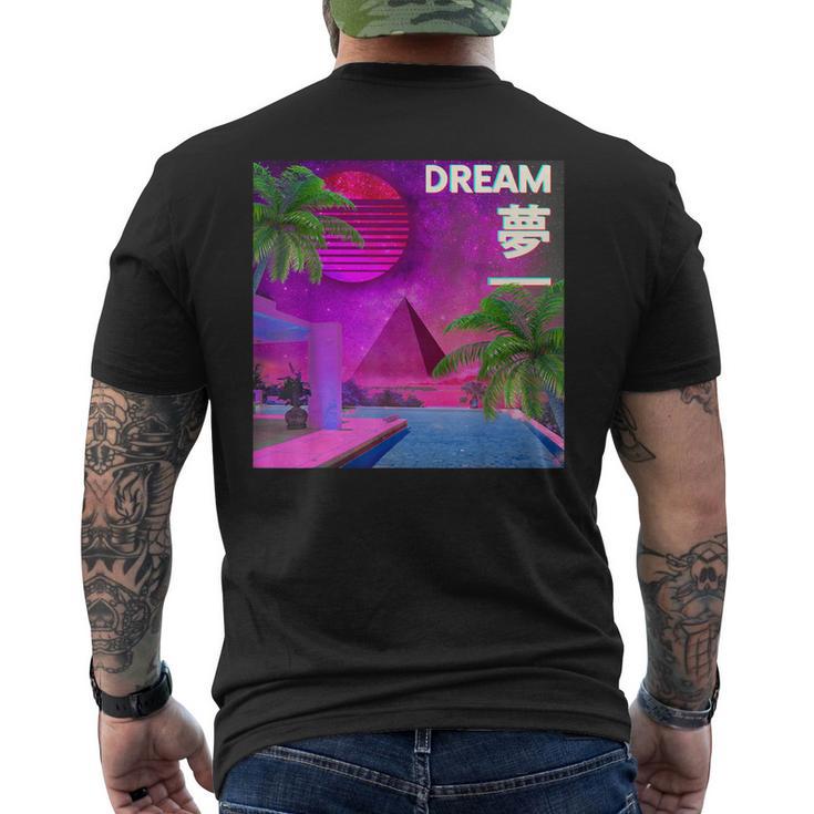 審美的なヴェイパーウェイヴドリーム。ピラミッドのある電気の楽園 メンズTシャツ バックプリント