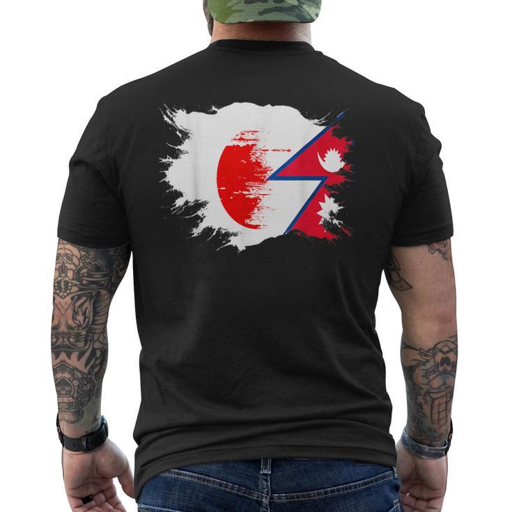 日本とネパールのdna遺産フラッグ メンズTシャツ バックプリント