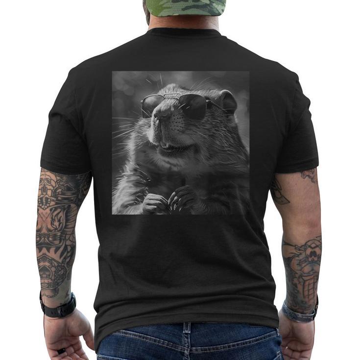 生意気に笑うマーモット、面白い動物、面白いマーモット メンズTシャツ バックプリント