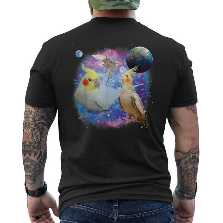 銀河を飛んでいる面白いオカメインコ オカメインコ メンズTシャツ バックプリント