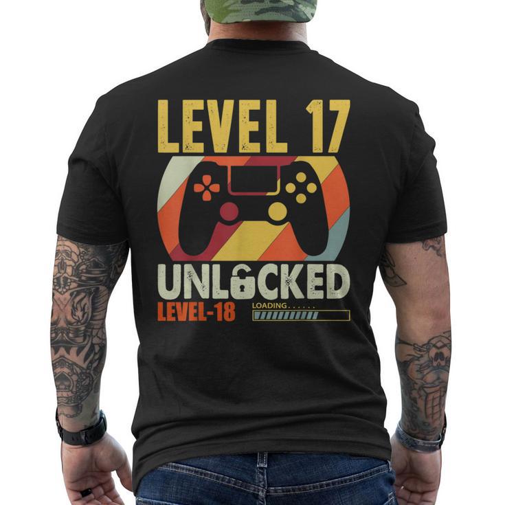 面白い17歳の誕生日 17歳 ギフト レベル17 アンロック メンズTシャツ バックプリント