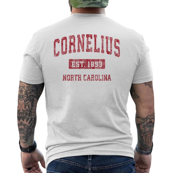 Cornelius North Carolina Nc ビンテージスポーツデザイン レッドデザイン メンズTシャツ バックプリント
