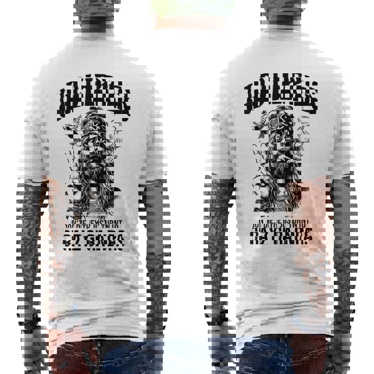 Old Hippies Don't Die They Turn Into Crazy Grandpas メンズTシャツ バックプリント