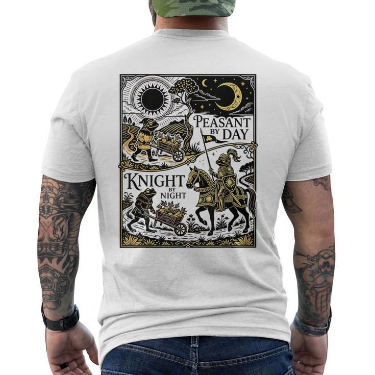 Peasant By Day Knight By Night ルネッサンスフェア ファニー カエル メンズTシャツ バックプリント