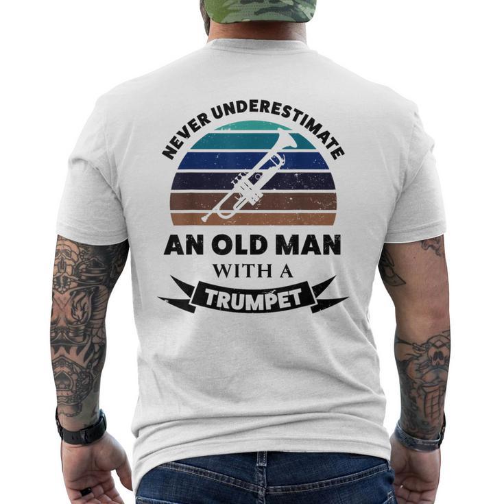 Vecchio Uomo Con Tromba Divertente Regalo Papà T-shirt da uomo con stampa posteriore