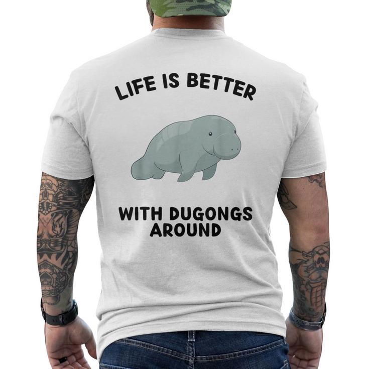 かわいいジュゴンの恋人の生活はジュゴンと一緒にいるとより良い メンズTシャツ バックプリント