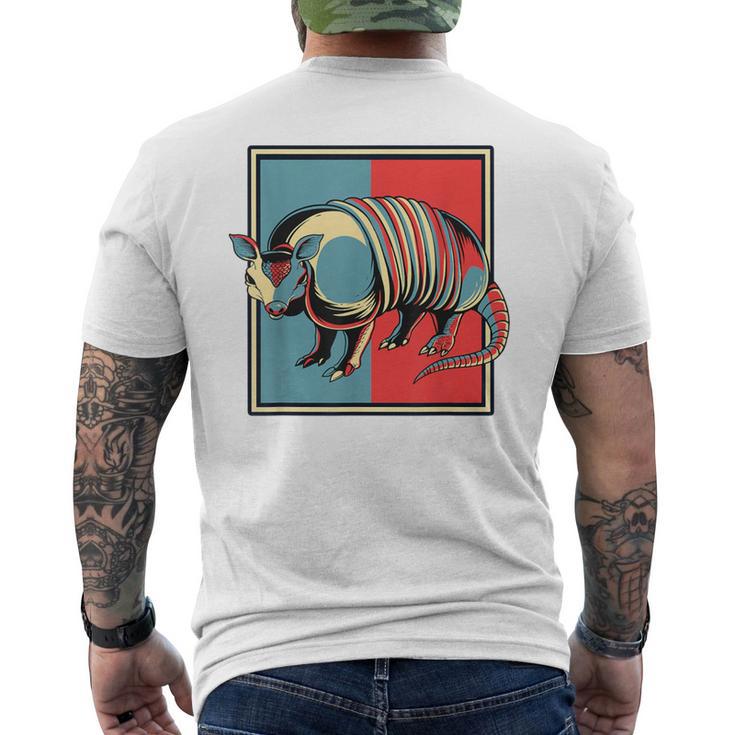 アルマジロ ポートレート ピンク 妖精 クラミフォリダエ 恋人 アルマジロ メンズTシャツ バックプリント