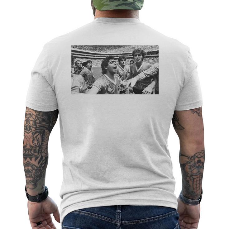 ディエゴ・マラドーナ・アルゼンチンが1986年ワールドカップサッカーで優勝 メンズTシャツ バックプリント