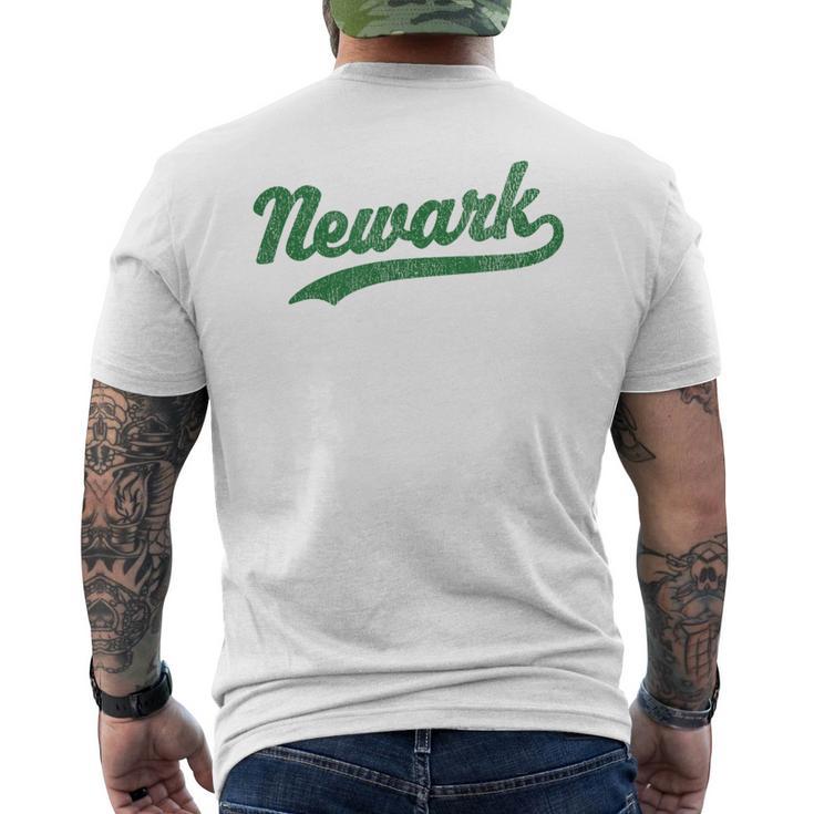 ニューアークオハイオ州ヴィンテージスポーツグラフィック。 メンズTシャツ バックプリント