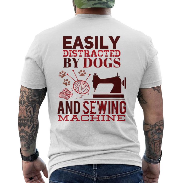 犬やミシンに気を取られやすい おもしろ裁縫 メンズTシャツ バックプリント