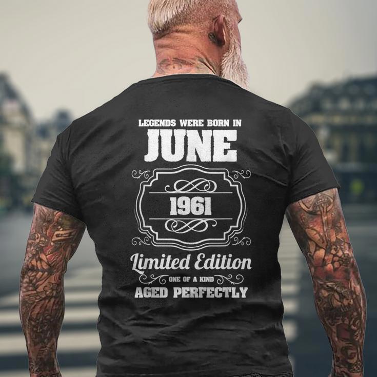 1961年6月生まれのレジェンドたち 60歳の誕生日 メンズTシャツ バックプリント 高齢者への贈り物