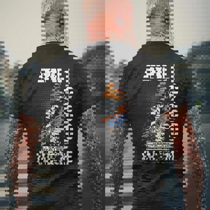 46Th Birthday Legends April 1980Intage 46 Years Old メンズTシャツ バックプリント 高齢者への贈り物