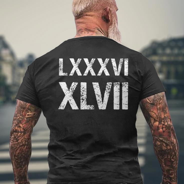 8647 ローマ数字 抗議ヴィンテージアンティーク調 Lxxxvi Xlvii メンズTシャツ バックプリント 高齢者への贈り物
