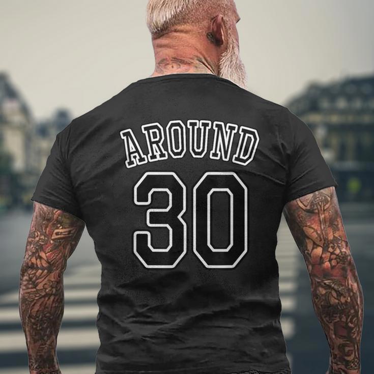 Around 30 アラサー（三十歳 30才）【ユニフォーム風】（お誕生日）祝 30代 サプライズ 面白 メンズTシャツ バックプリント 高齢者への贈り物