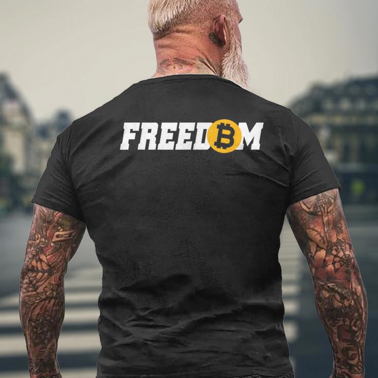 Bitcoin Freedom 暗号通貨 Btc 自由 ミリオネア ビットコインでお金持ち メンズTシャツ バックプリント 高齢者への贈り物