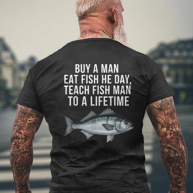 Buy A Man Eat Fish He Day Teaching Fish Man To A Lifetime Fish メンズTシャツ バックプリント 高齢者への贈り物