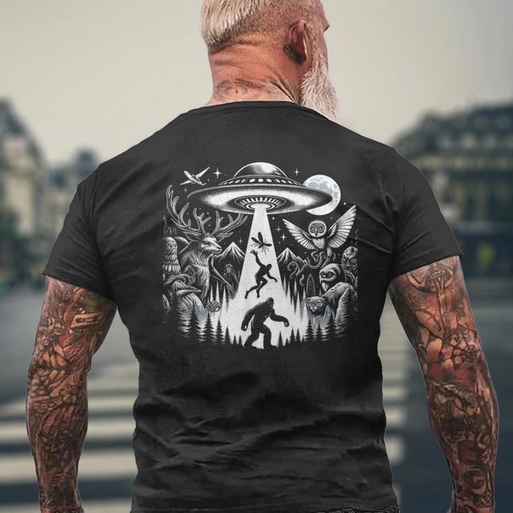 Cryptid Monsters ビッグフット Mothman Dogman Moon Cryptozoology メンズTシャツ バックプリント 高齢者への贈り物