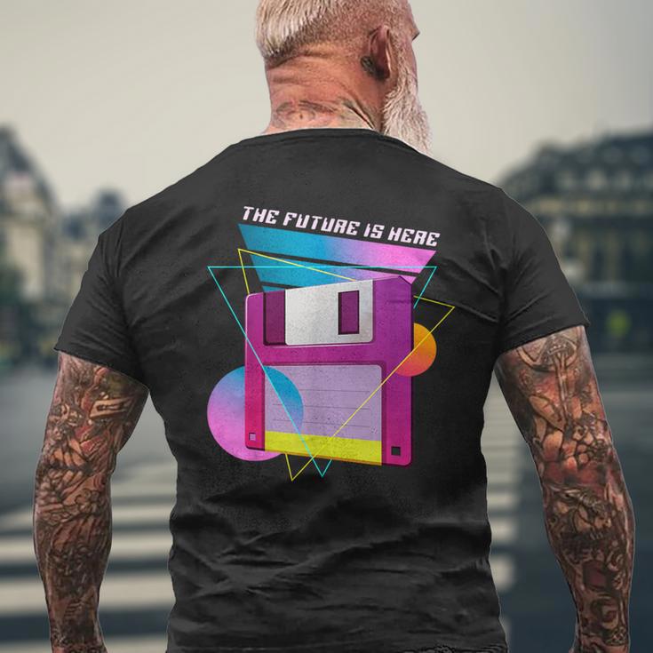 The Future Is Here フロッピーディスクディスクディスクレトロ80年代vaporwave メンズTシャツ バックプリント 高齢者への贈り物