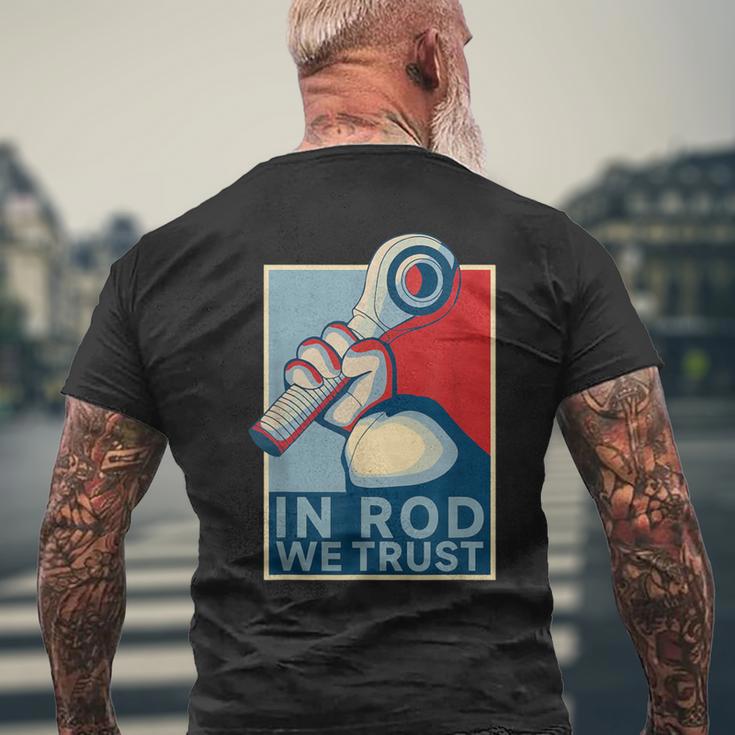 In Rod We Trust-ハイムジョイントレースカーロッククローラー メンズTシャツ バックプリント 高齢者への贈り物