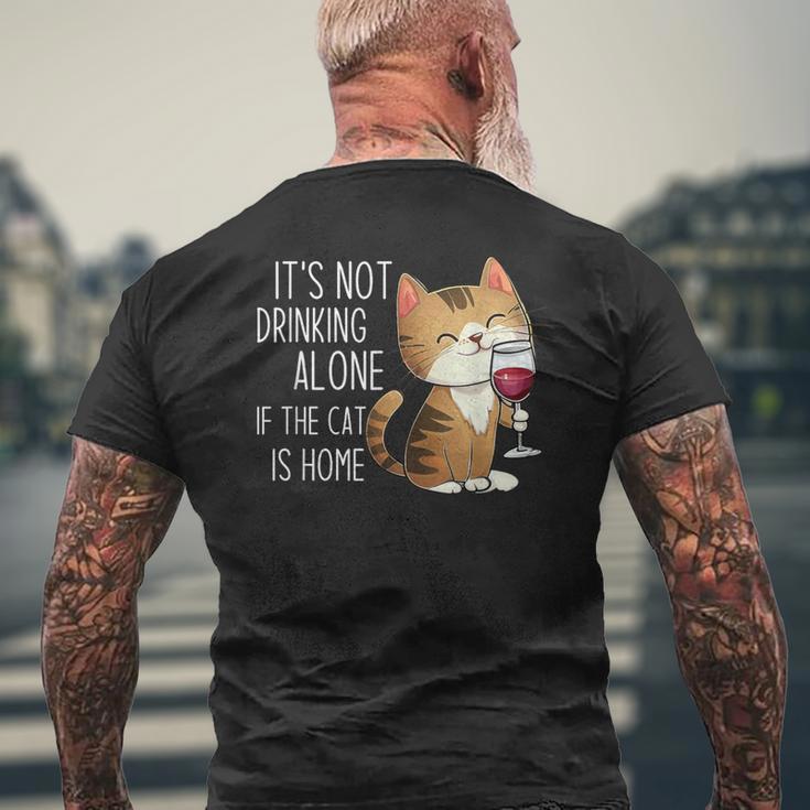It's Not Drinking Alone If The Cat Is Home 面白い猫とワイン メンズTシャツ バックプリント 高齢者への贈り物