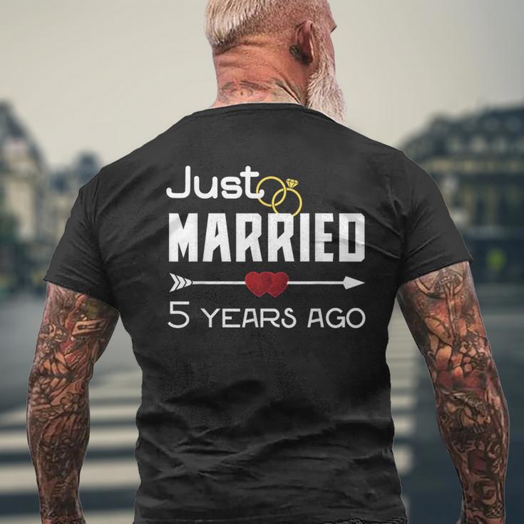 Just Married 5年前シャツ 結婚5周年記念 メンズTシャツ バックプリント 高齢者への贈り物