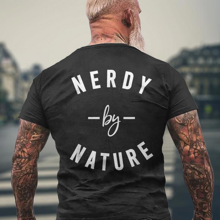 Nerdy By Nature ファニーオタクシャツ ギフト オタク メンズTシャツ バックプリント 高齢者への贈り物