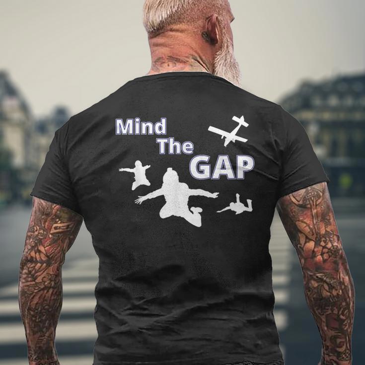 Sky Diving Mind The Gap 面白いスカイダイバー メンズTシャツ バックプリント 高齢者への贈り物