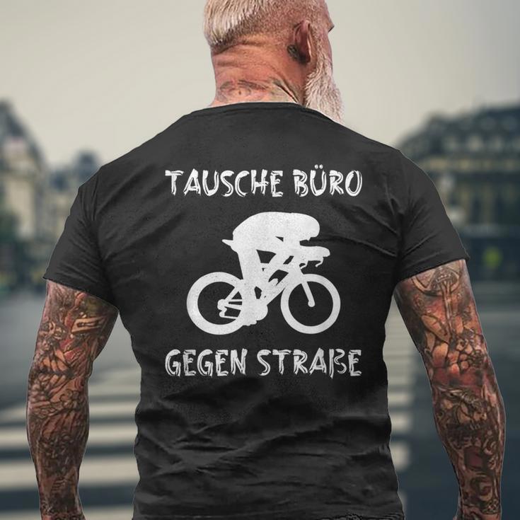 Triathlete Office Against Road Bike ランニング トライアスロンスポーツ メンズTシャツ バックプリント 高齢者への贈り物