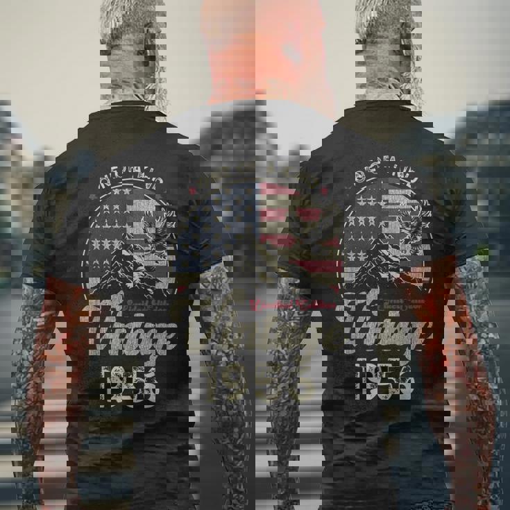 Vintage 1956 愛国的なイーグル、70歳の誕生日、アメリカ国旗 メンズTシャツ バックプリント 高齢者への贈り物