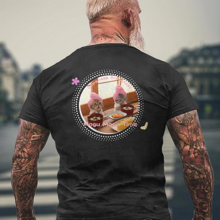 おしゃれ子猫のゆるっと癒し もぐもぐタイム メンズTシャツ バックプリント 高齢者への贈り物
