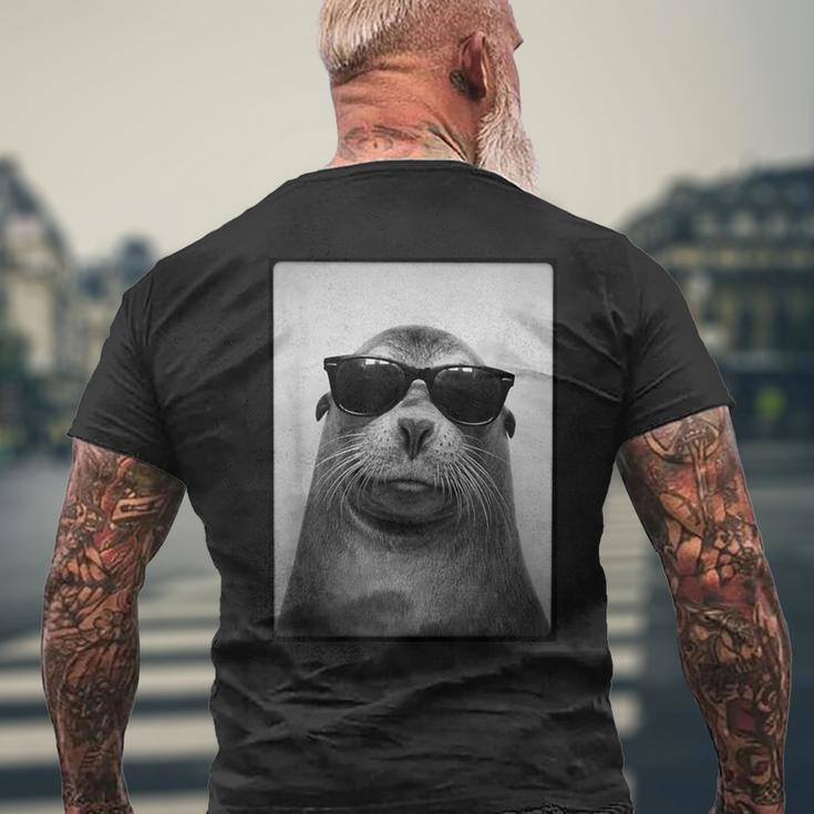 アシカ サングラス フォトブース レトロ 動物 アザラシ ポートレート メンズTシャツ バックプリント 高齢者への贈り物