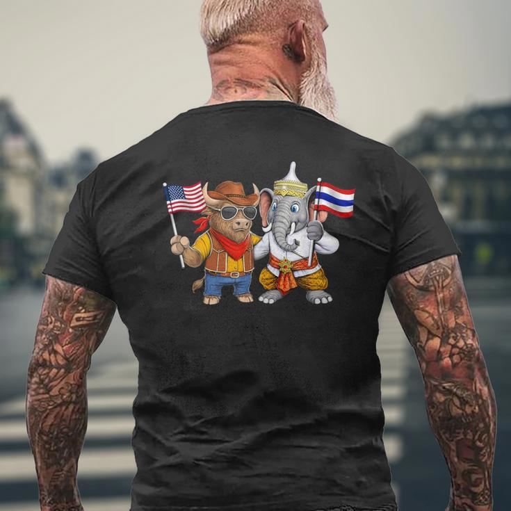 アメリカ・タイ国旗 誇り高いタイ系アメリカ人のルーツ タイ系アメリカ人の遺産 メンズTシャツ バックプリント 高齢者への贈り物