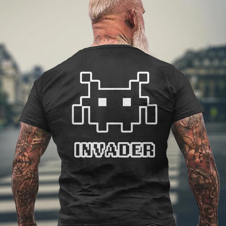 インベーダー Invader【Gamers ゲーマーズ】レトロ ゲーム ドット絵 文字 面白い かわいい メンズTシャツ バックプリント 高齢者への贈り物