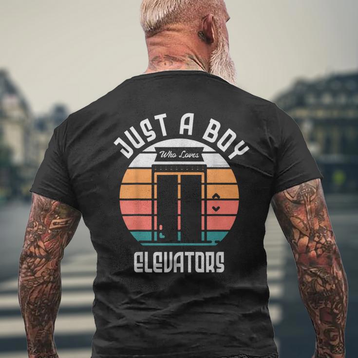 エレベーターが大好きな少年 エレベーターメカニック エレベーター。 メンズTシャツ バックプリント 高齢者への贈り物