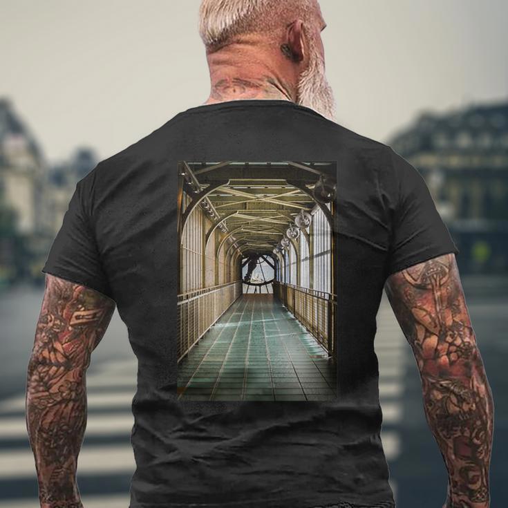 オルセー美術館からの聖心への道 メンズTシャツ バックプリント 高齢者への贈り物