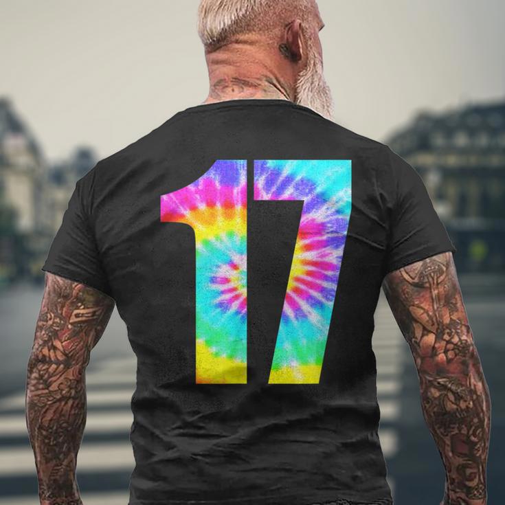 カラフルなタイダイ 17歳の誕生日または17番のチームイベント メンズTシャツ バックプリント 高齢者への贈り物